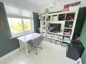 Merrilees Crescent- click for photo gallery